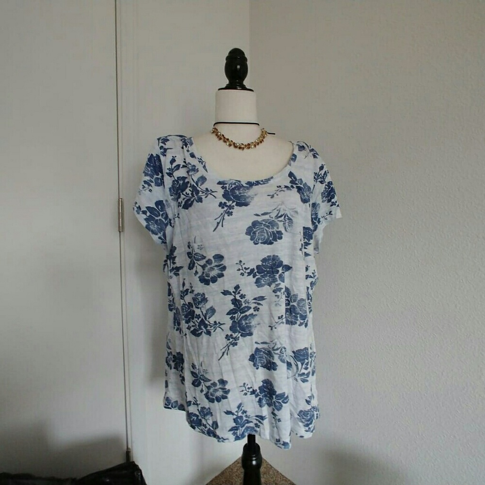 Style and Co. Cute and comfy and pretty top.